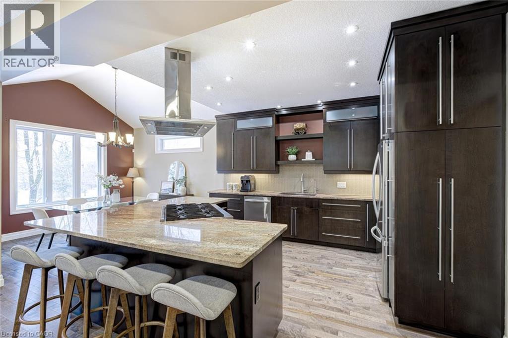 941 Pioneer Grove Court, Kitchener, ON - Indoor Photo Showing Kitchen With Upgraded Kitchen