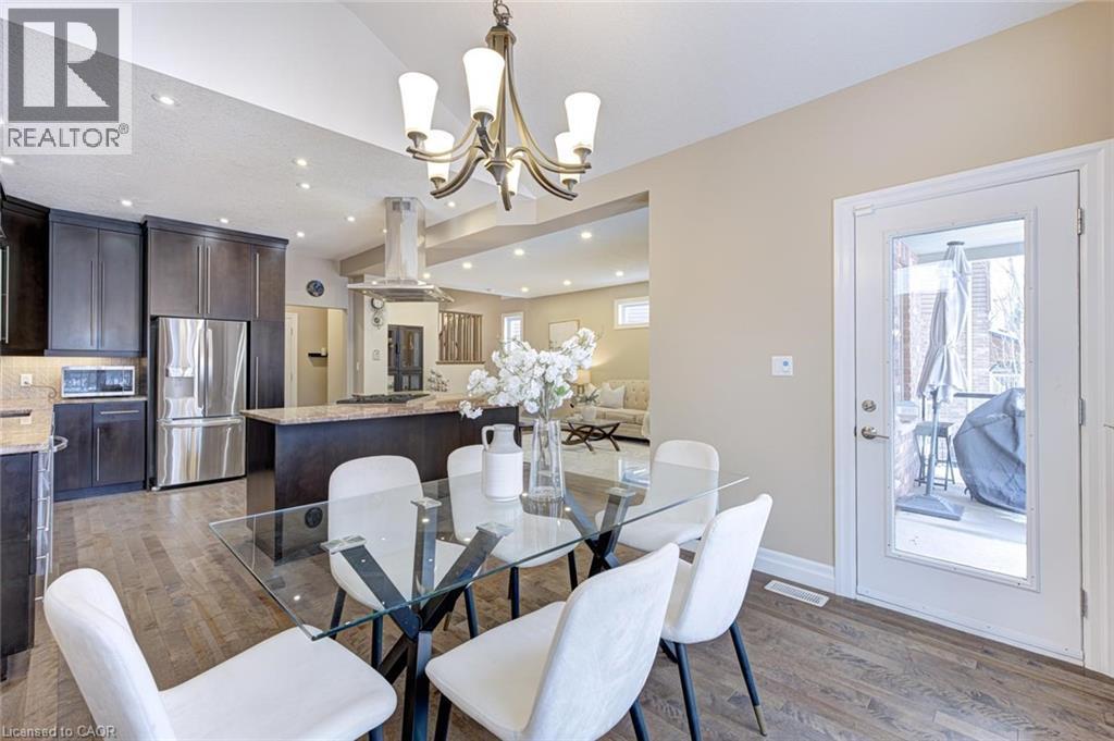 941 Pioneer Grove Court, Kitchener, ON - Indoor Photo Showing Dining Room
