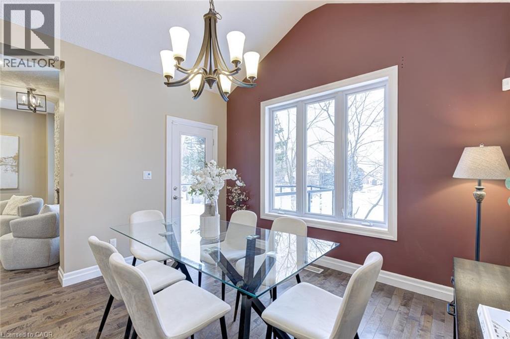 941 Pioneer Grove Court, Kitchener, ON - Indoor Photo Showing Dining Room