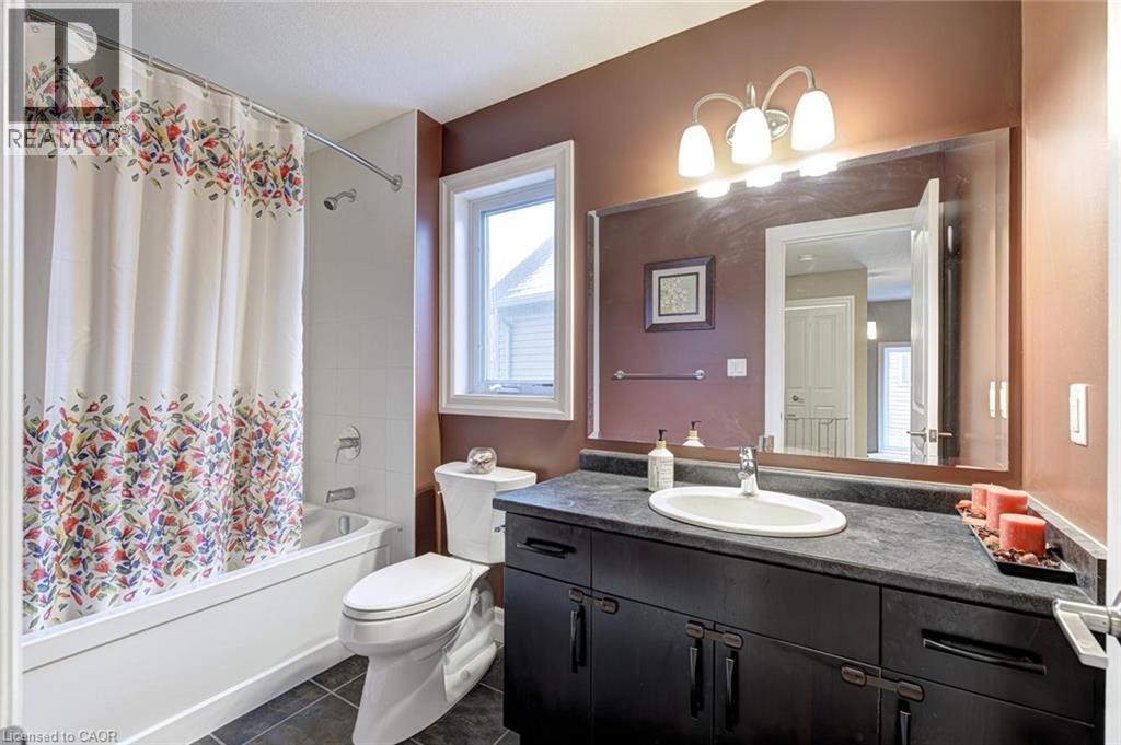 941 Pioneer Grove Court, Kitchener, ON - Indoor Photo Showing Bathroom