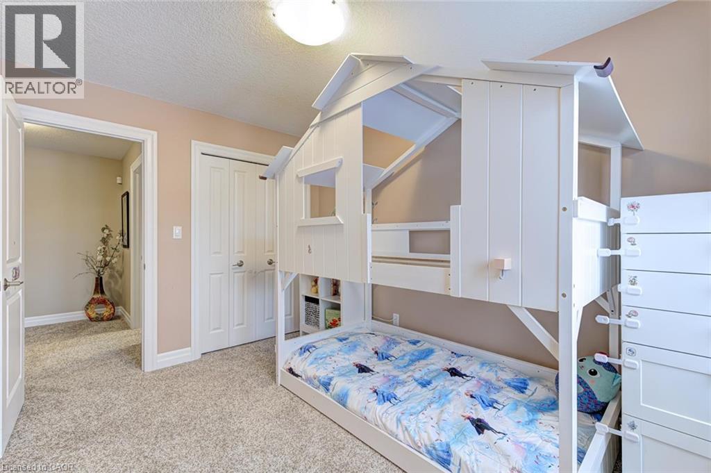 941 Pioneer Grove Court, Kitchener, ON - Indoor Photo Showing Bedroom
