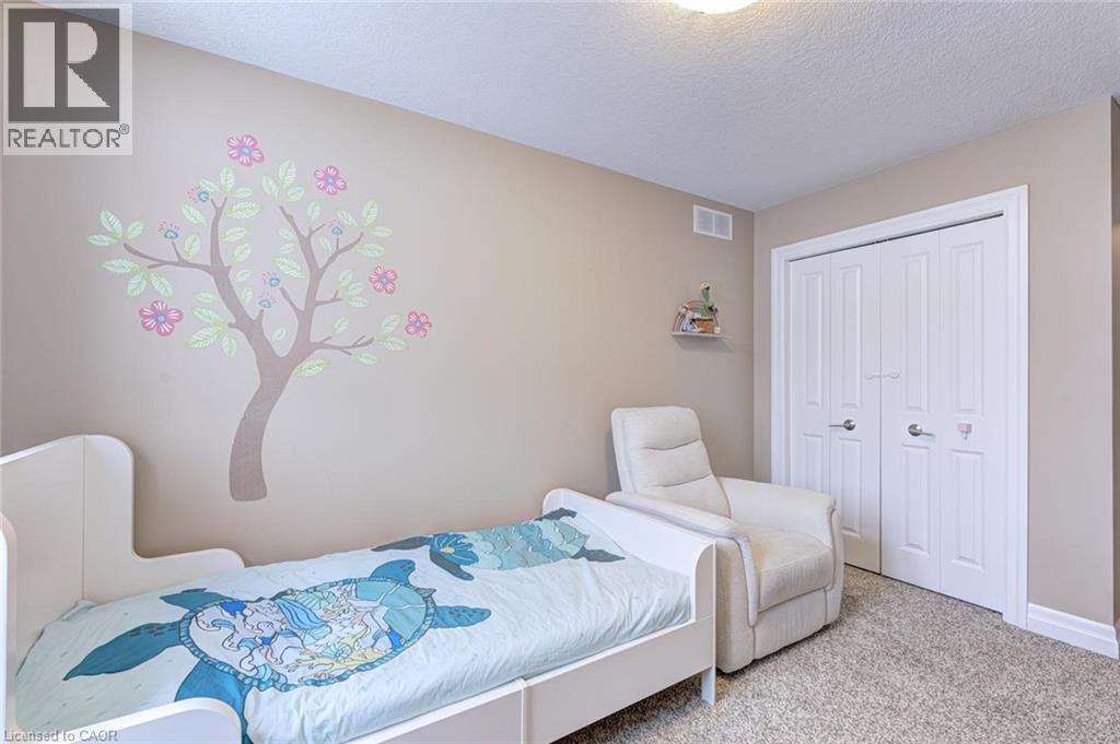941 Pioneer Grove Court, Kitchener, ON - Indoor Photo Showing Bedroom
