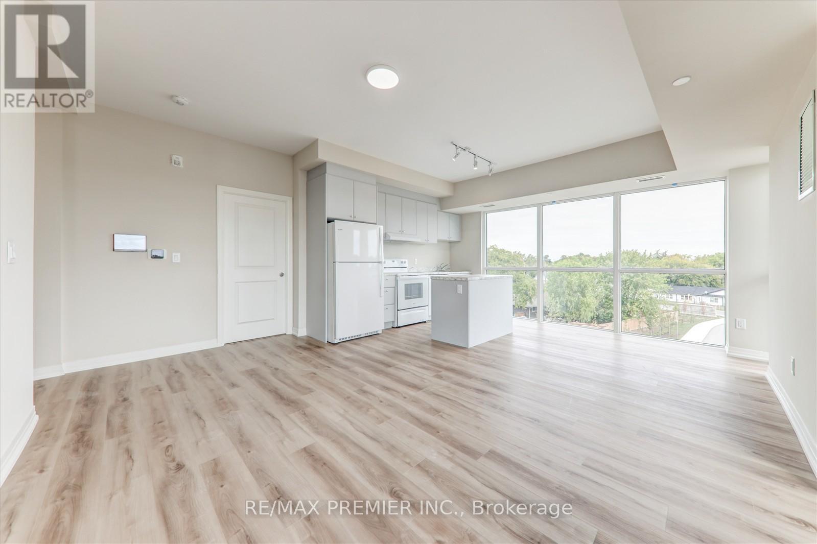 Lp-17 - 50 Herrick Avenue, St. Catharines, ON - Indoor Photo Showing Kitchen