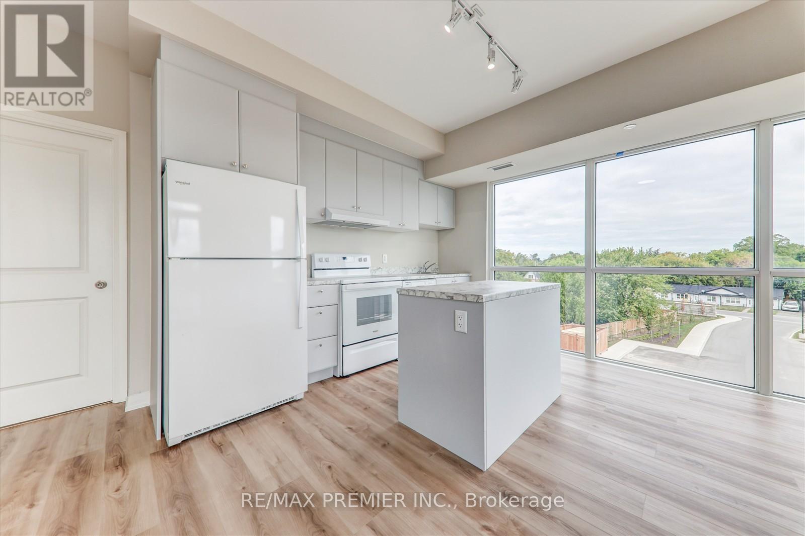 Lp-17 - 50 Herrick Avenue, St. Catharines, ON - Indoor Photo Showing Kitchen