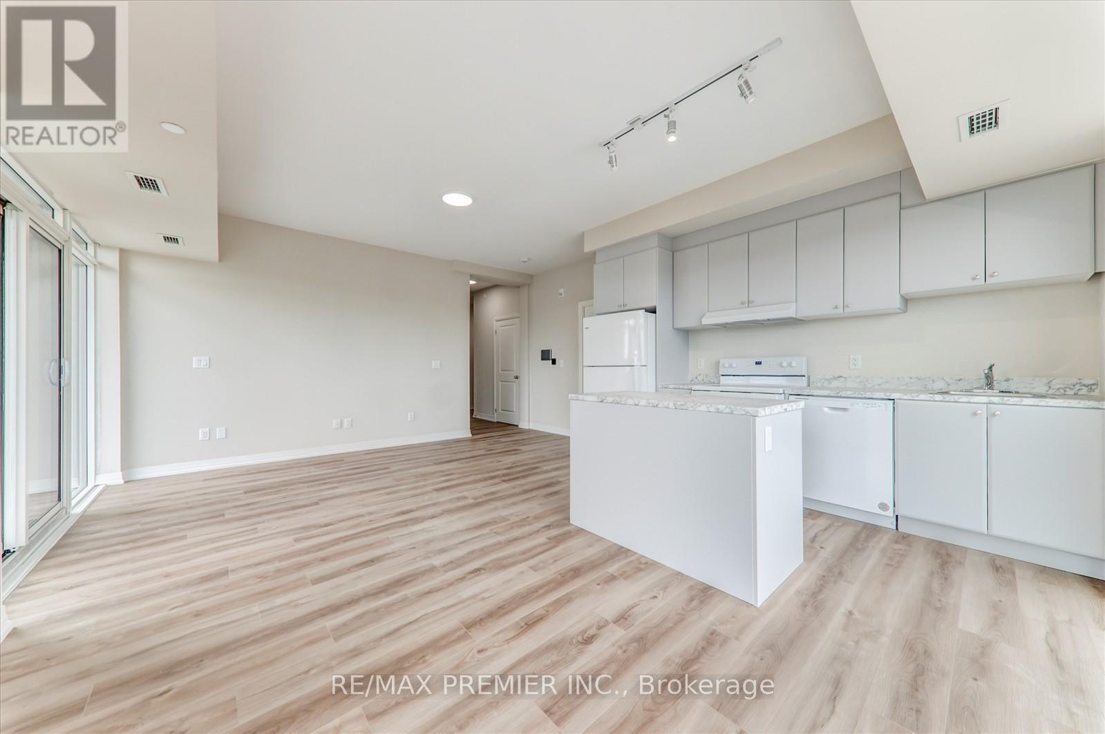 Lp-17 - 50 Herrick Avenue, St. Catharines, ON - Indoor Photo Showing Kitchen