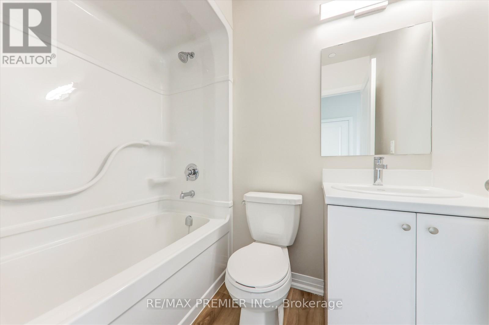 Lp-17 - 50 Herrick Avenue, St. Catharines, ON - Indoor Photo Showing Bathroom