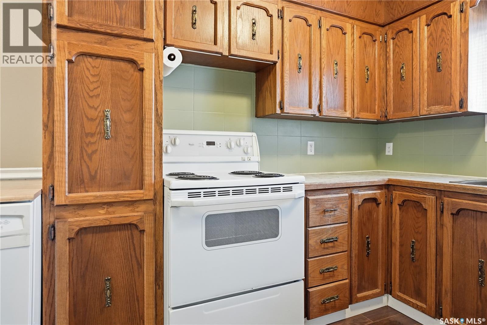 1121 Garry Street, Regina, SK - Indoor Photo Showing Kitchen