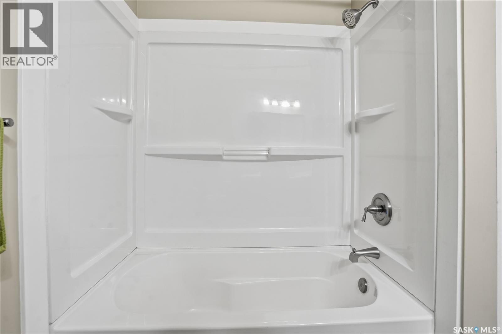 1121 Garry Street, Regina, SK - Indoor Photo Showing Bathroom