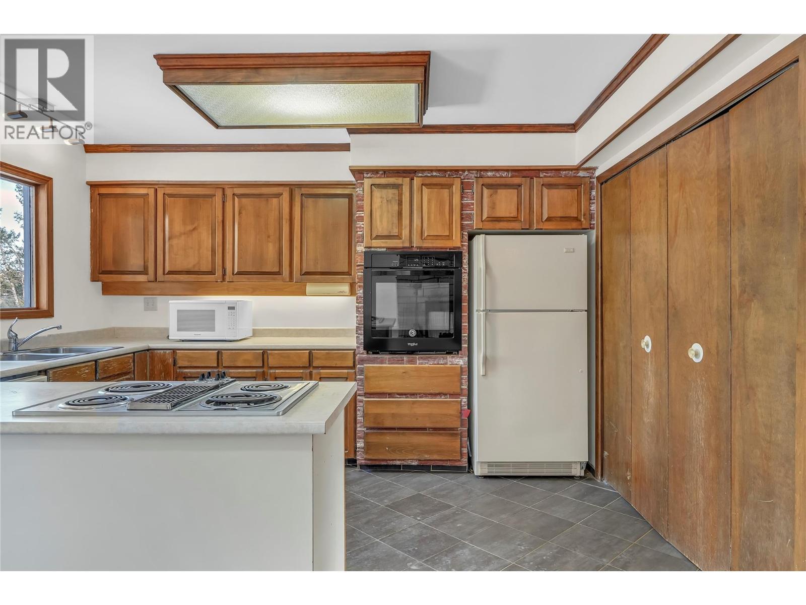 379 Mayne Avenue, Princeton, BC - Indoor Photo Showing Kitchen With Double Sink