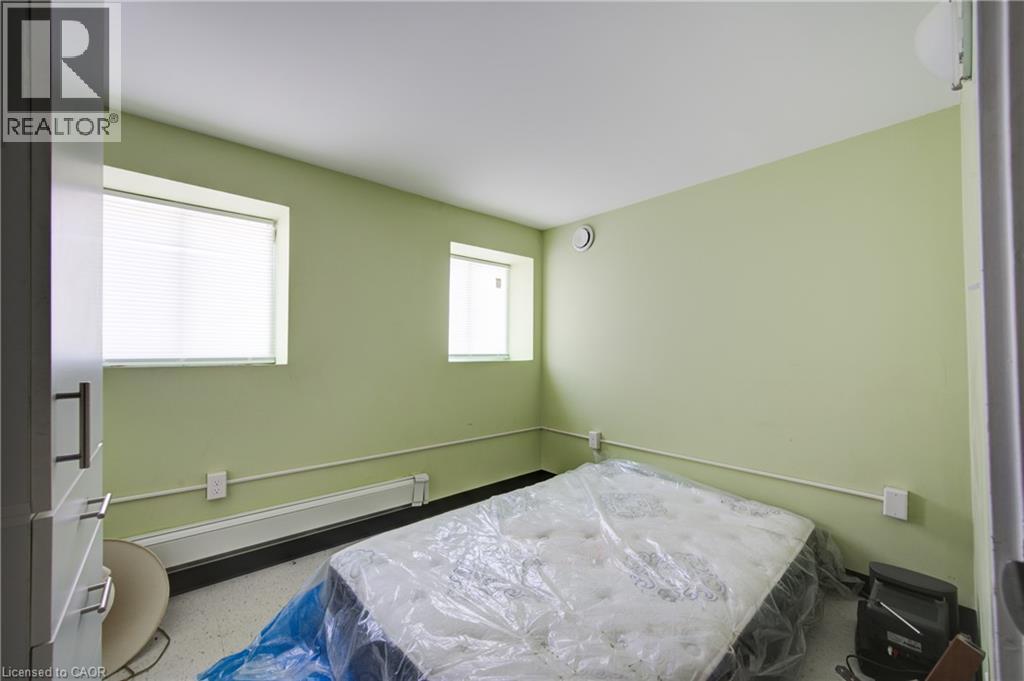 5 Front Street, London, ON - Indoor Photo Showing Bedroom