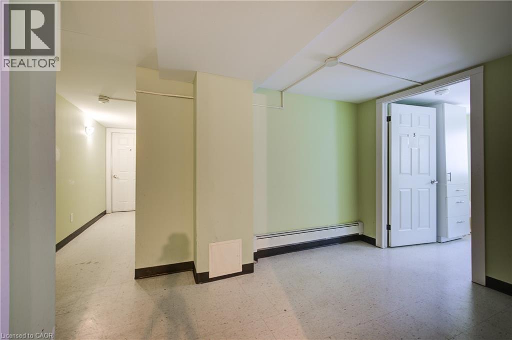 5 Front Street, London, ON - Indoor Photo Showing Other Room