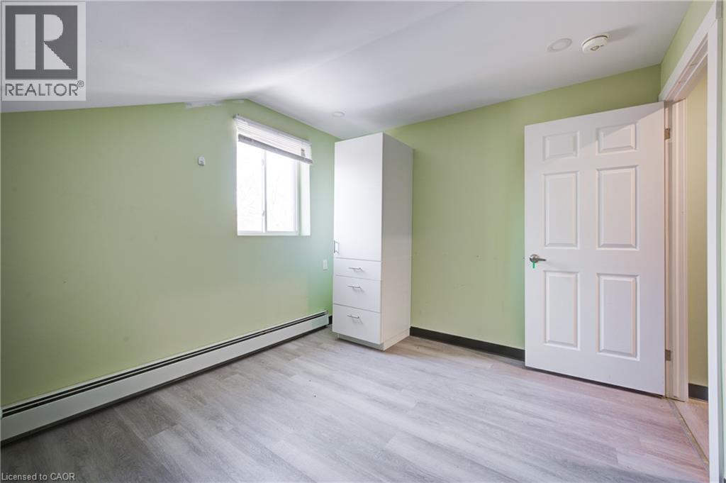 5 Front Street, London, ON - Indoor Photo Showing Other Room