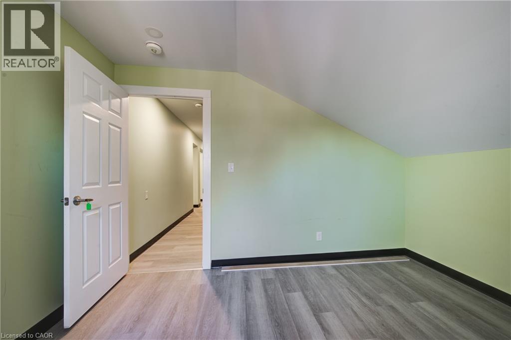 5 Front Street, London, ON - Indoor Photo Showing Other Room