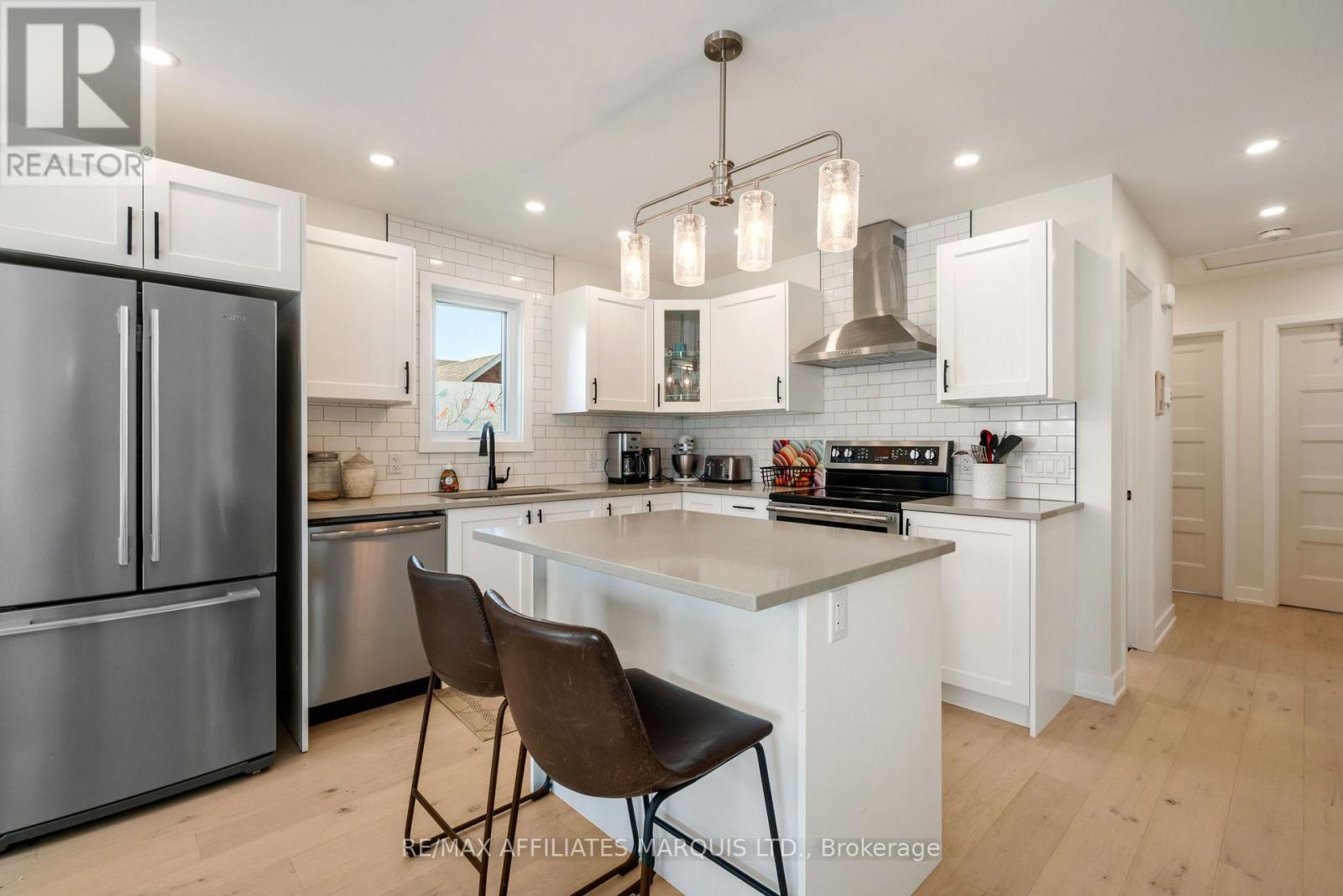 106 Bishop Street S, North Glengarry, ON - Indoor Photo Showing Kitchen With Upgraded Kitchen
