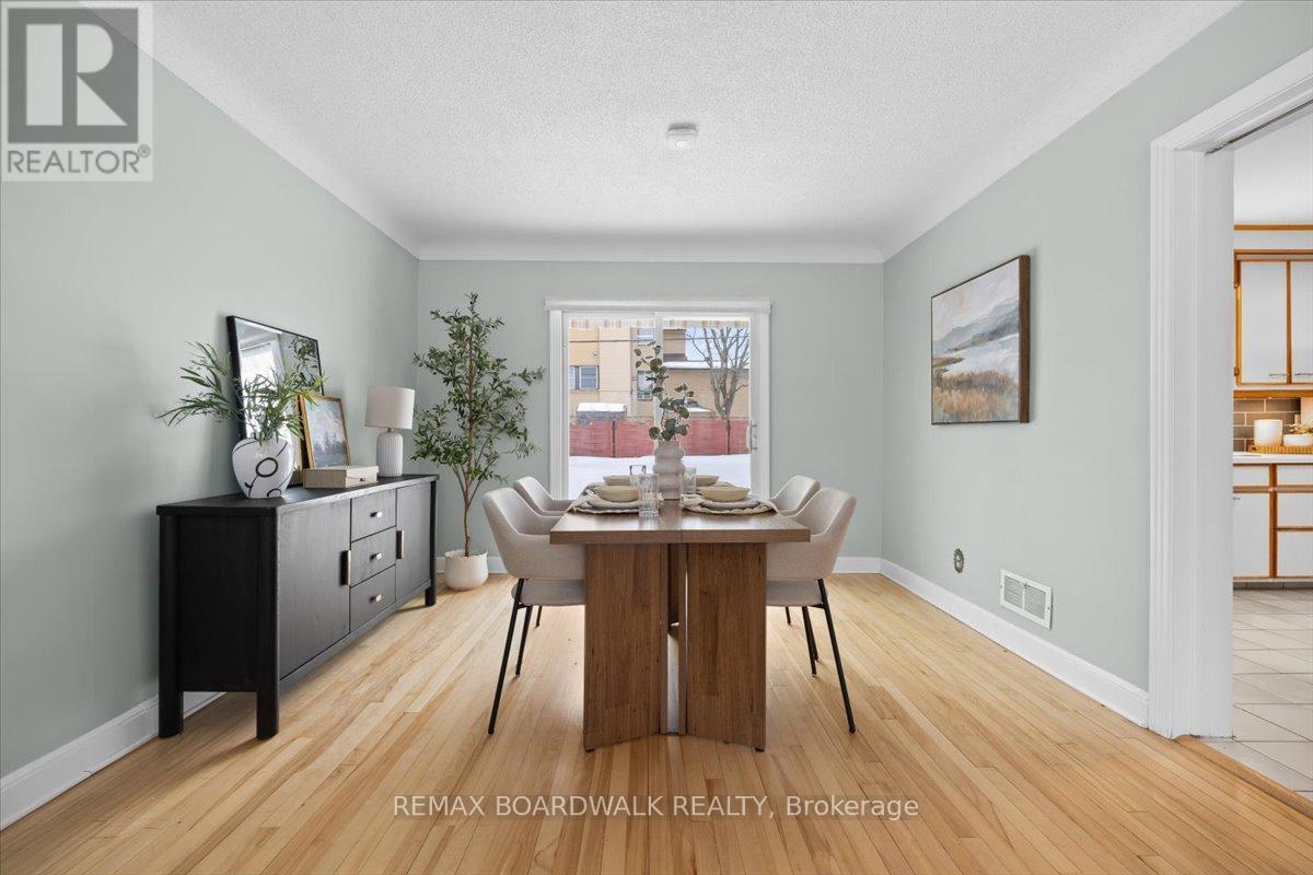 1446 Woodward Avenue, Ottawa, ON - Indoor Photo Showing Dining Room