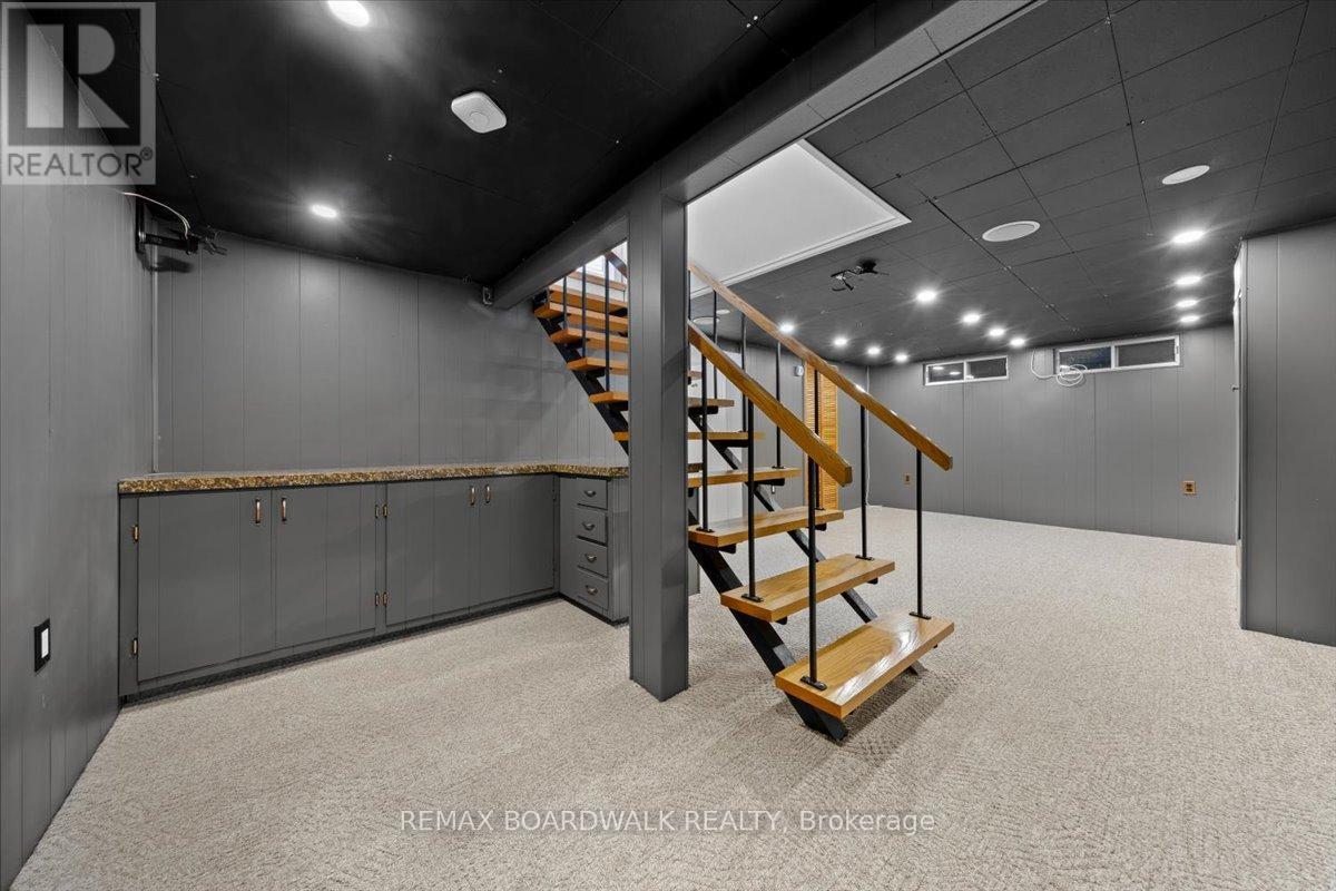 1446 Woodward Avenue, Ottawa, ON - Indoor Photo Showing Other Room