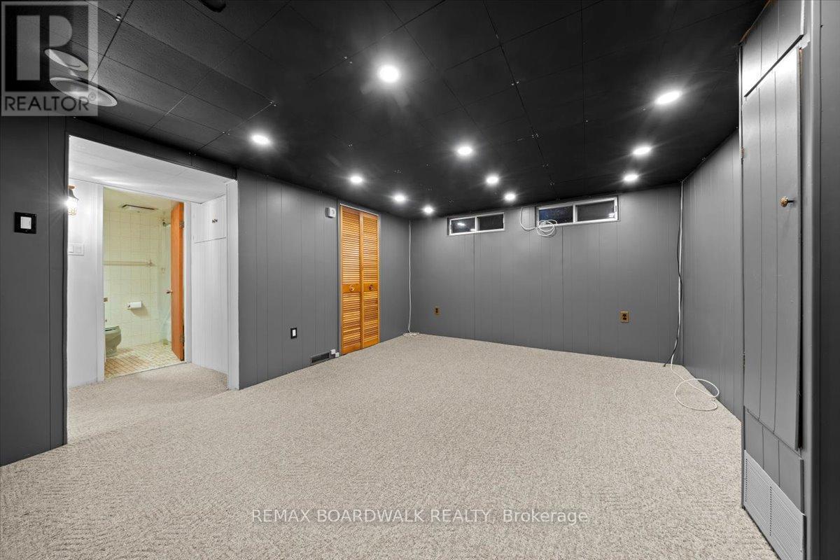 1446 Woodward Avenue, Ottawa, ON - Indoor