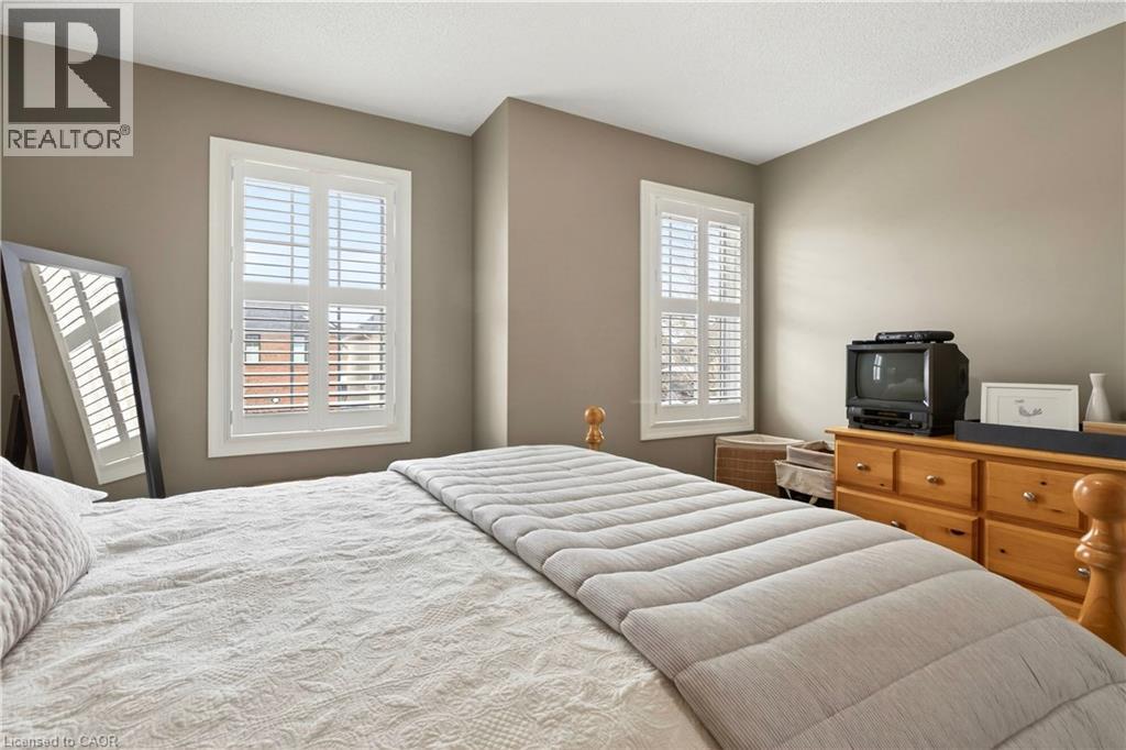 1326 Pepperbush Place, Oakville, ON - Indoor Photo Showing Bedroom