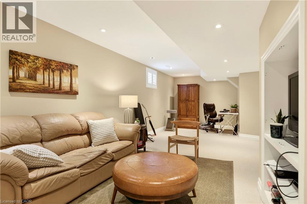 1326 Pepperbush Place, Oakville, ON - Indoor Photo Showing Living Room