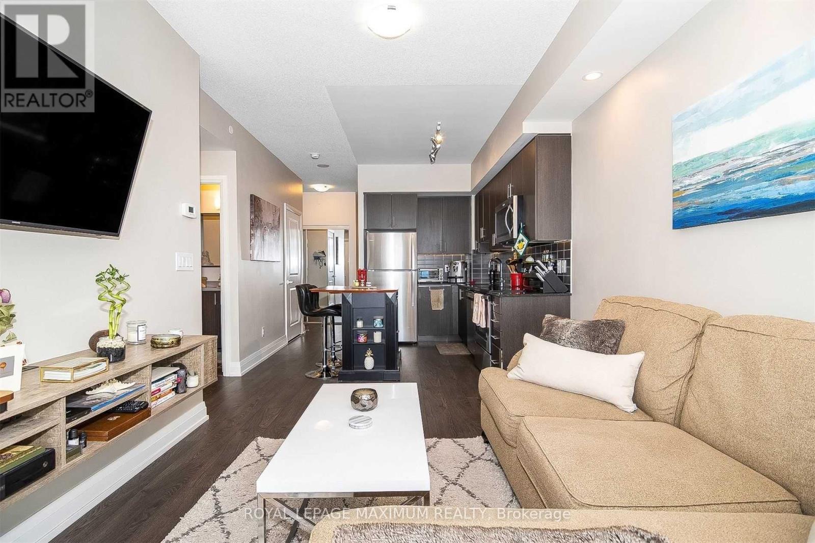 2007 - 3700 Highway 7 Road, Vaughan, ON - Indoor Photo Showing Living Room