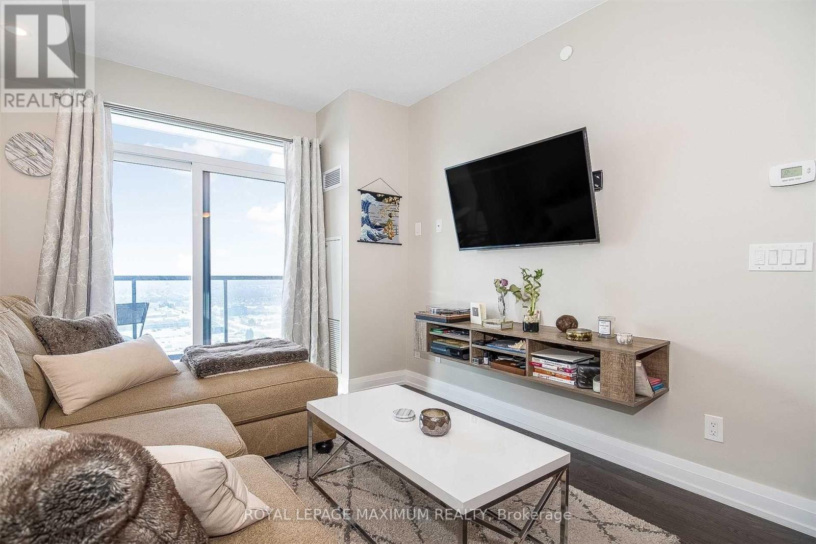 2007 - 3700 Highway 7 Road, Vaughan, ON - Indoor Photo Showing Living Room