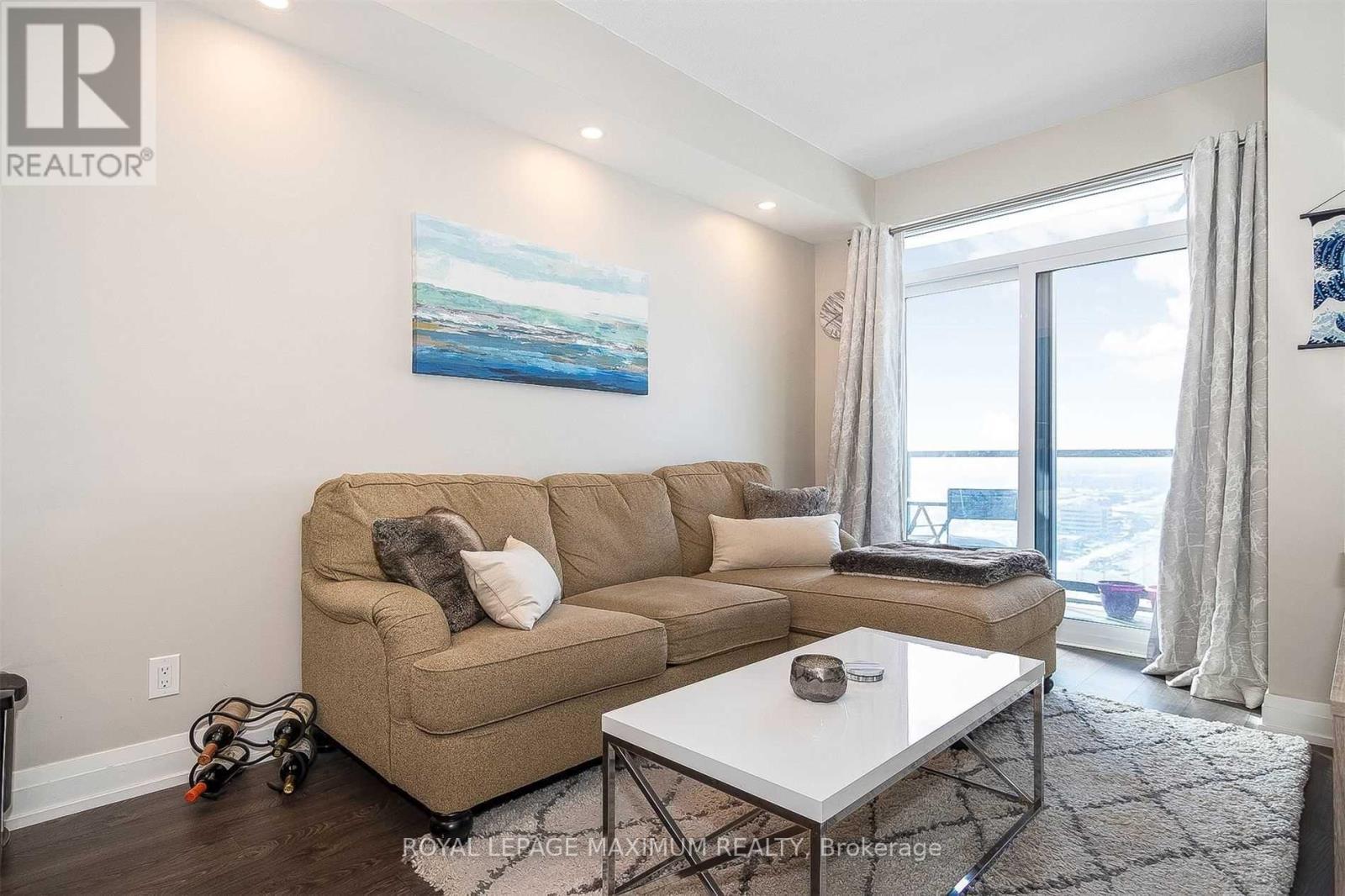 2007 - 3700 Highway 7 Road, Vaughan, ON - Indoor Photo Showing Living Room