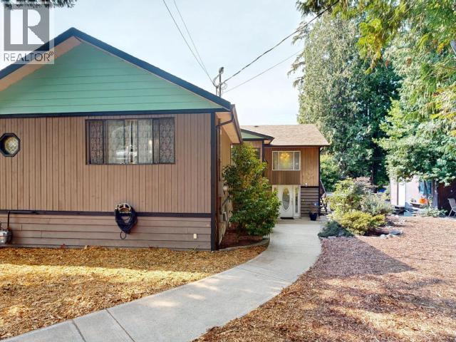 4739 Harvie Ave, Powell River, BC - Outdoor