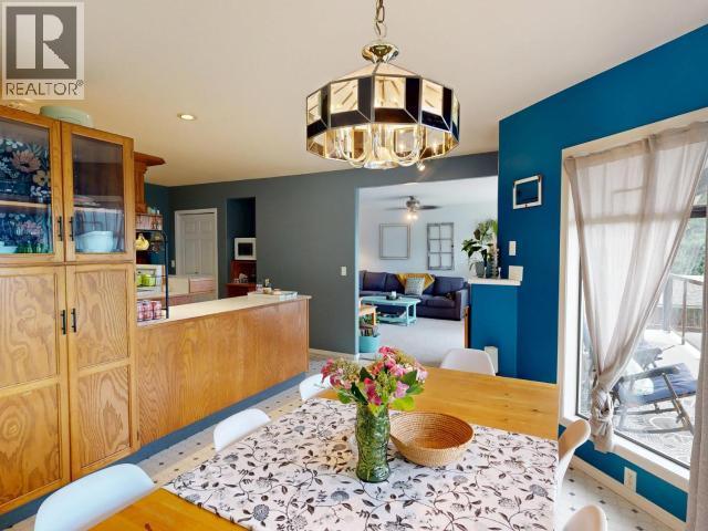 4739 Harvie Ave, Powell River, BC - Indoor Photo Showing Dining Room