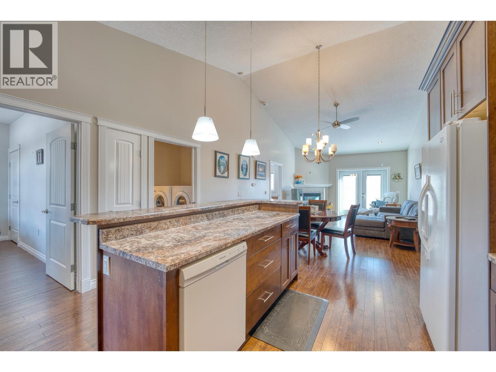104 9803 117 Avenue, Fort St. John, BC - Indoor Photo Showing Kitchen
