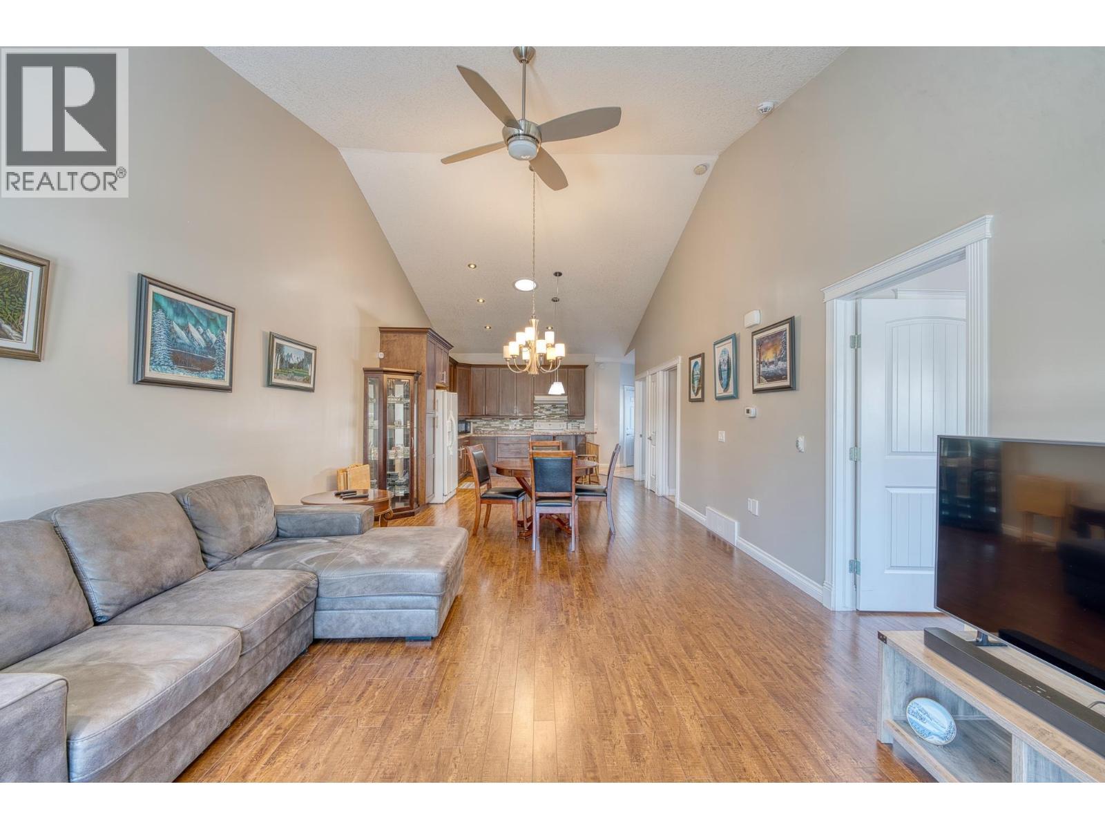 104 9803 117 Avenue, Fort St. John, BC - Indoor Photo Showing Living Room