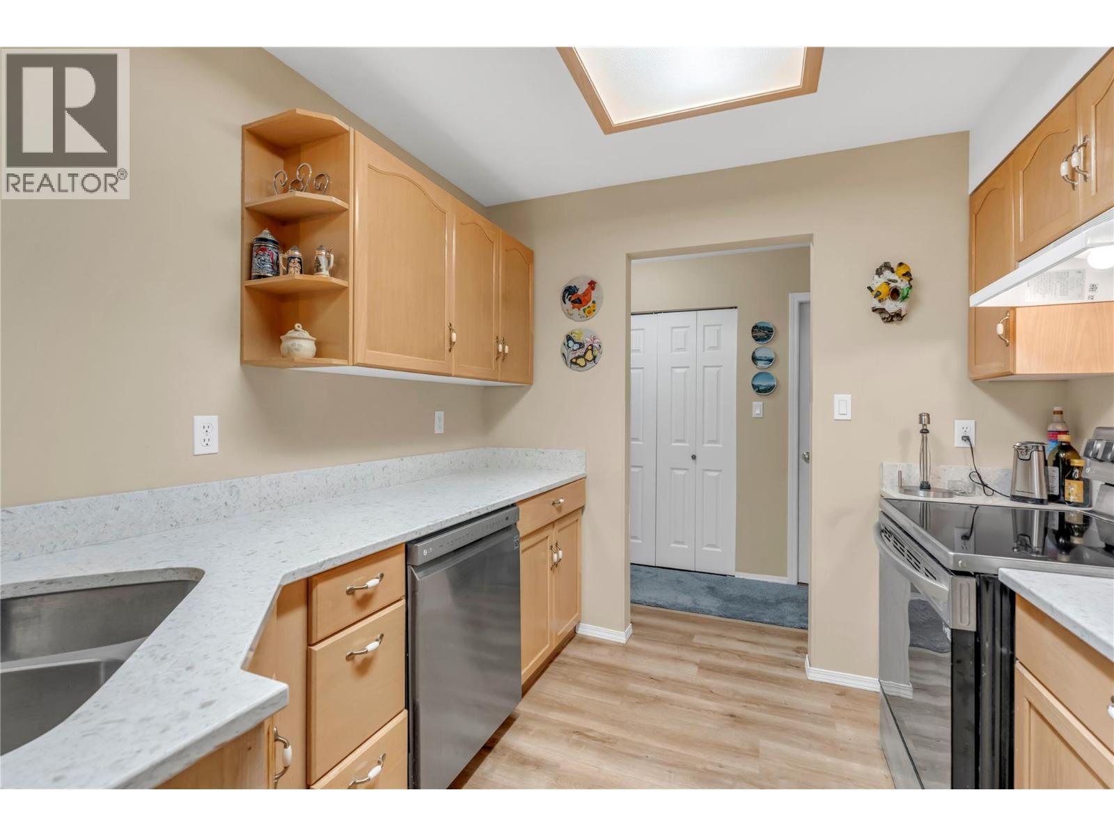202 Edmonton Avenue Unit# 103, Penticton, BC - Indoor Photo Showing Kitchen With Double Sink