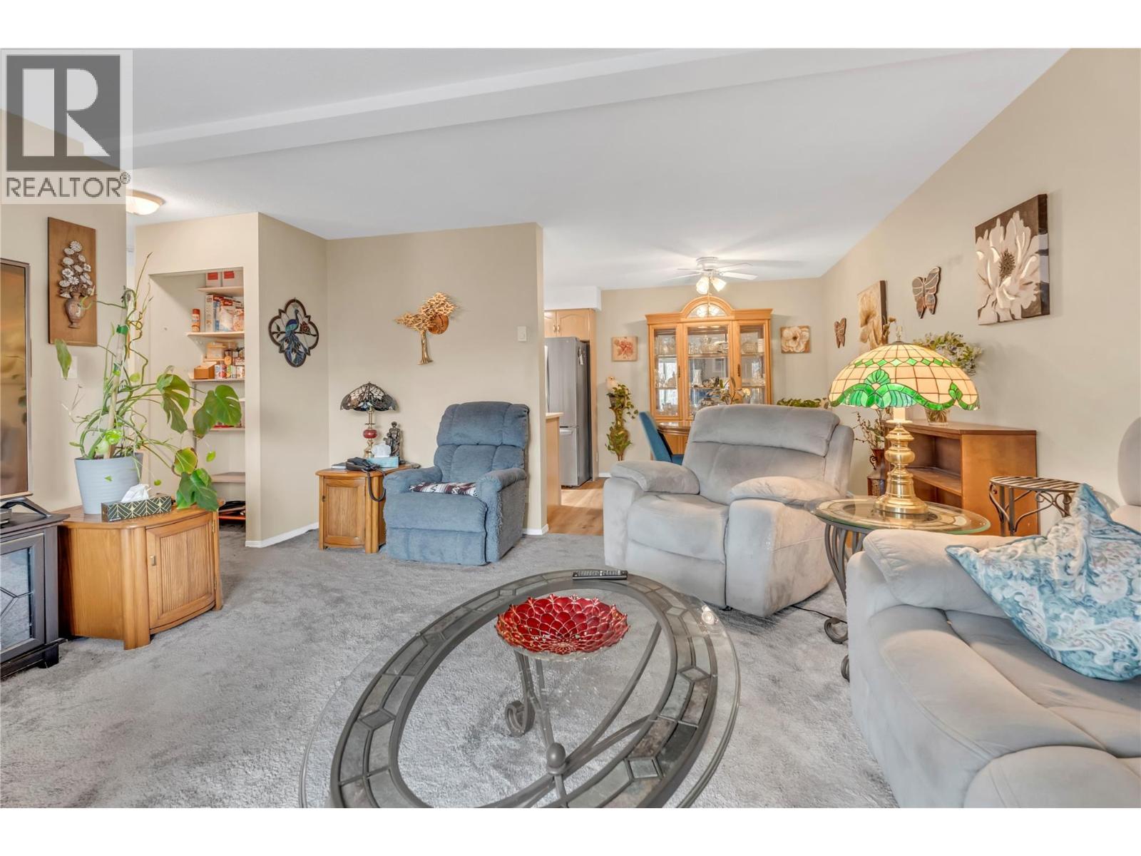 202 Edmonton Avenue Unit# 103, Penticton, BC - Indoor Photo Showing Living Room