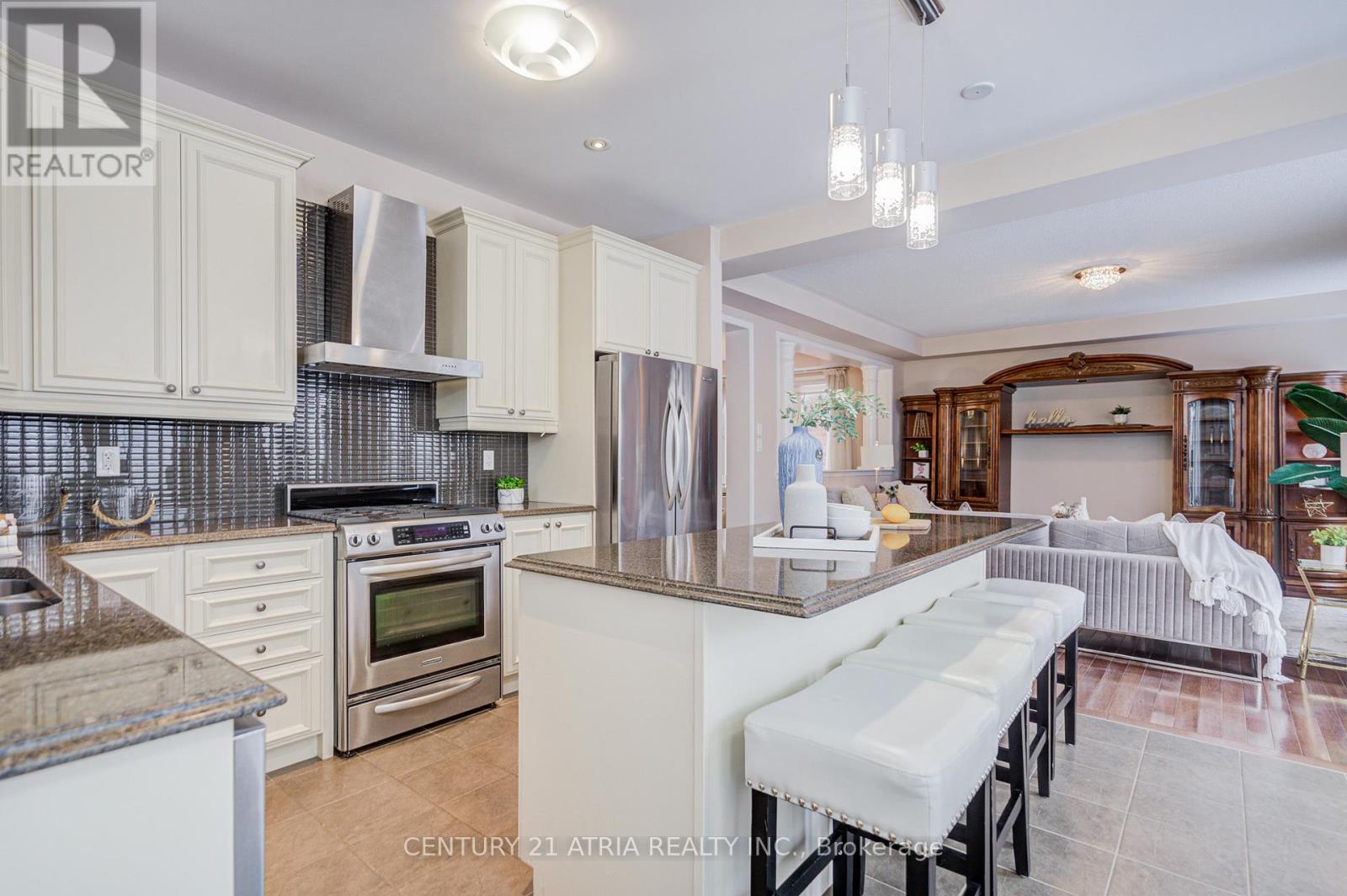 56 Kelly Crescent, Markham, ON - Indoor Photo Showing Kitchen With Upgraded Kitchen
