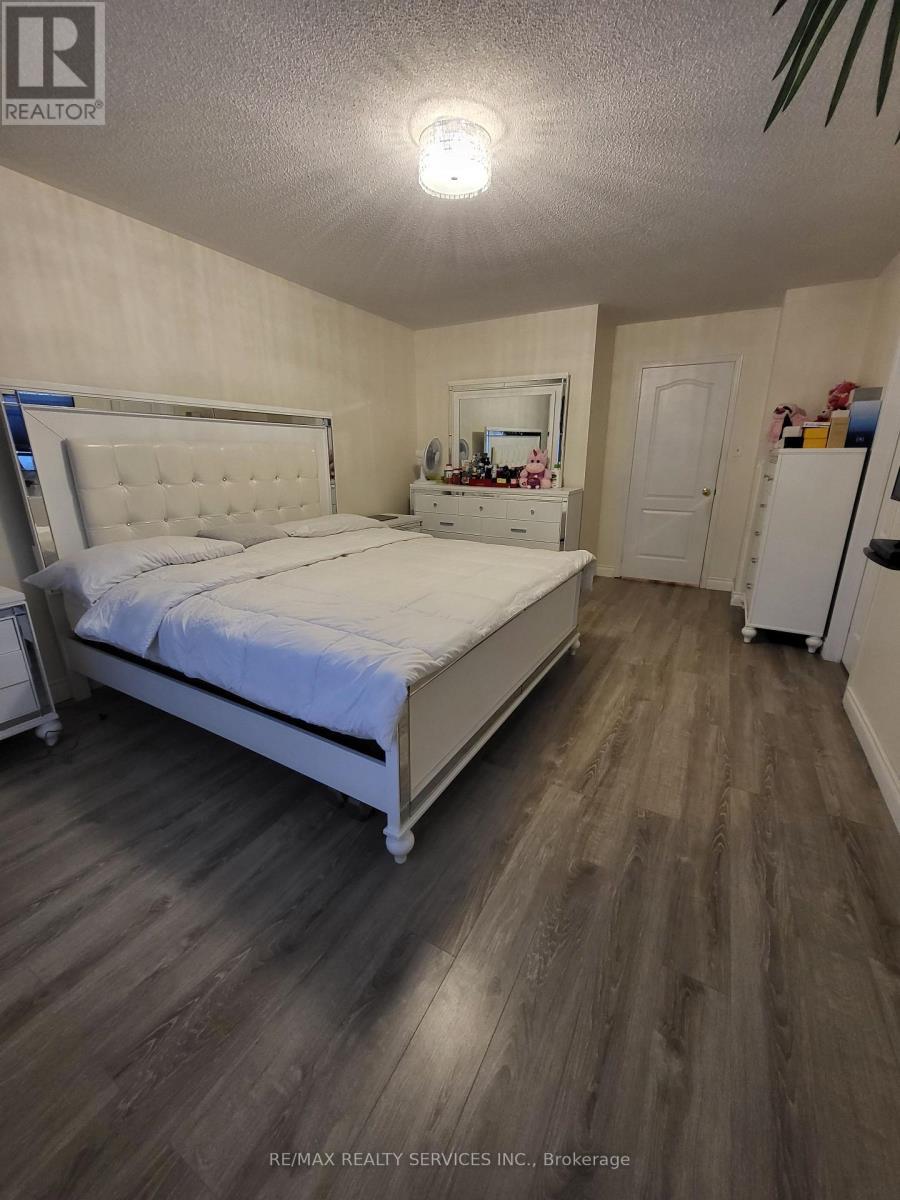 19 Albery Road, Brampton, ON - Indoor Photo Showing Bedroom