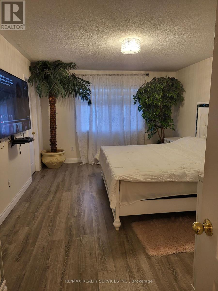 19 Albery Road, Brampton, ON - Indoor Photo Showing Bedroom