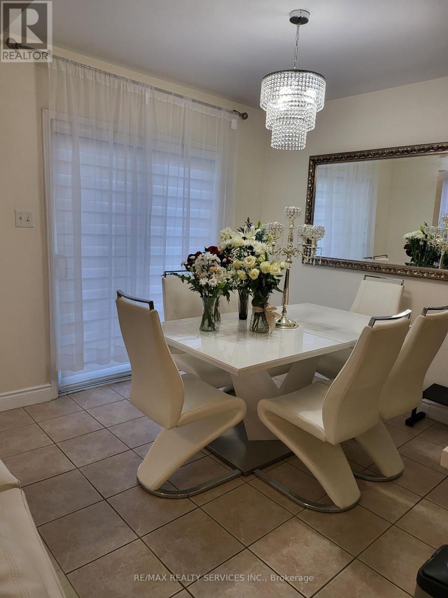 19 Albery Road, Brampton, ON - Indoor Photo Showing Dining Room