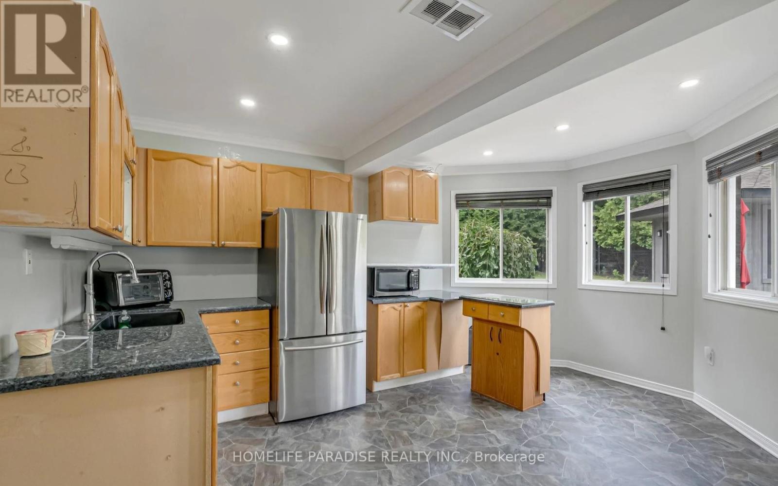 19 Mcconachie Crescent, Caledon, ON - Indoor Photo Showing Kitchen
