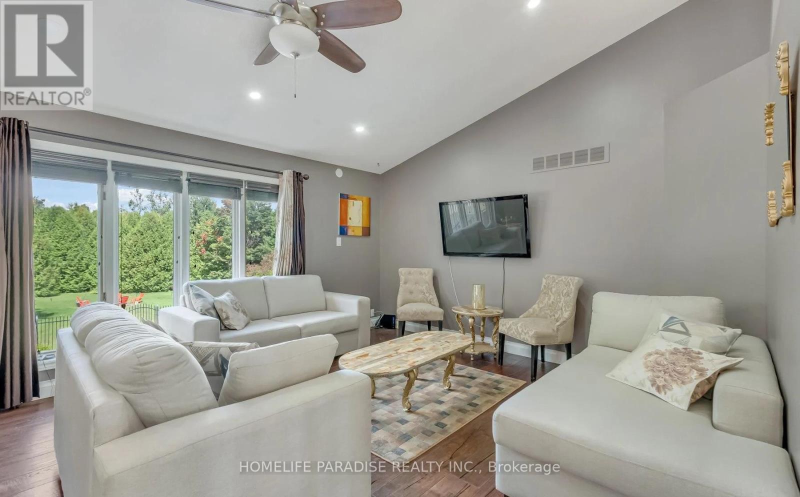 19 Mcconachie Crescent, Caledon, ON - Indoor Photo Showing Living Room