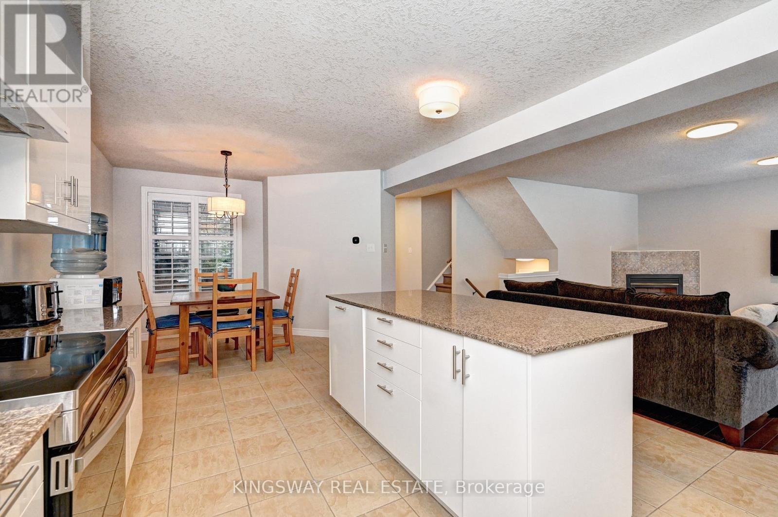 242 Doon Mills Drive, Kitchener, ON - Indoor Photo Showing Kitchen