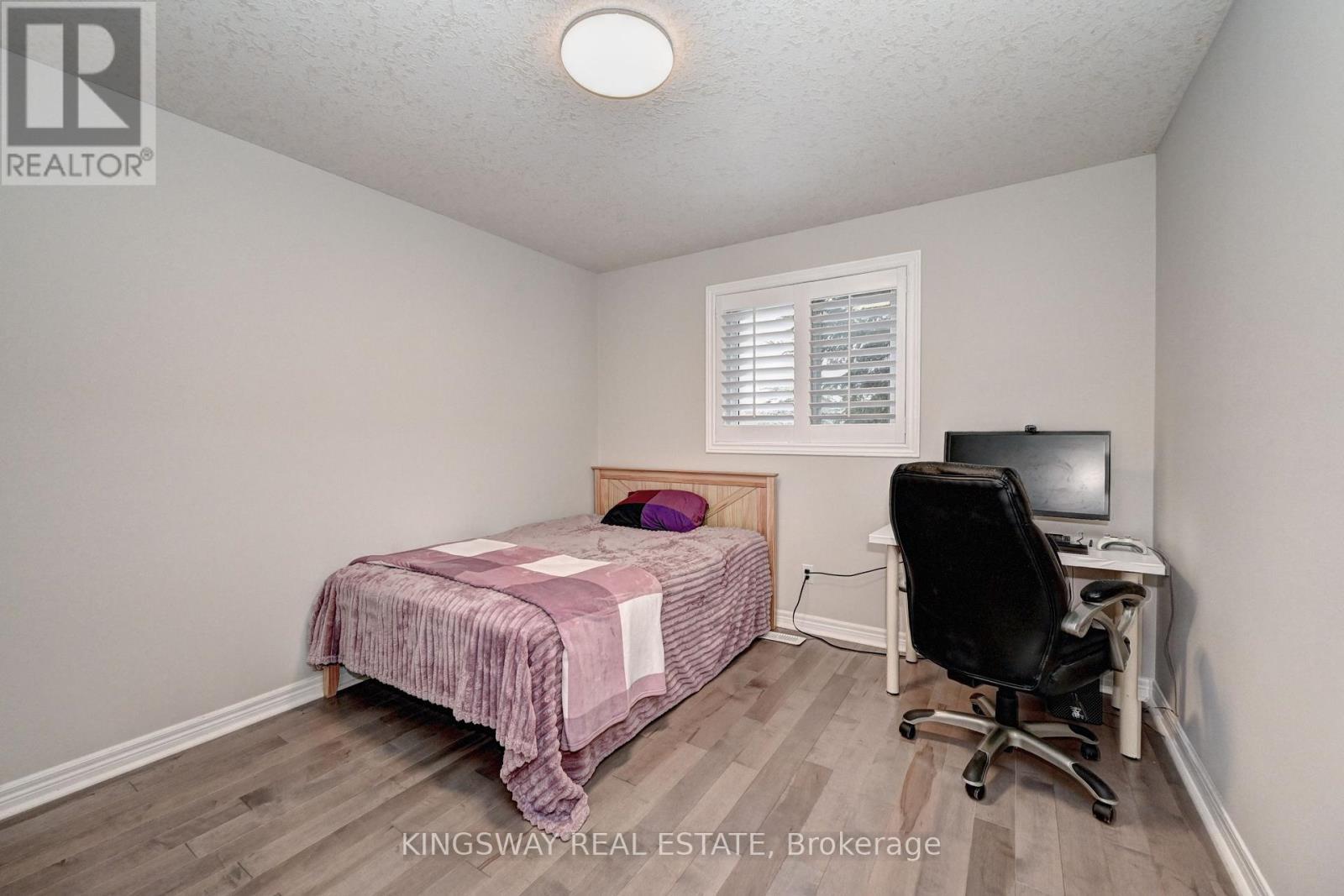 242 Doon Mills Drive, Kitchener, ON - Indoor Photo Showing Bedroom