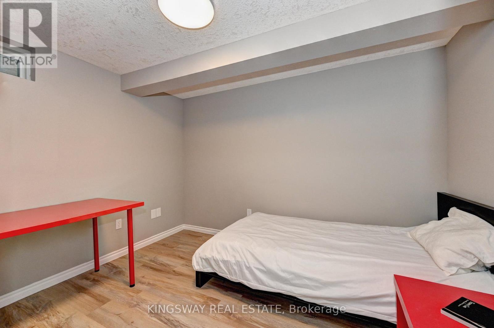 242 Doon Mills Drive, Kitchener, ON - Indoor Photo Showing Bedroom