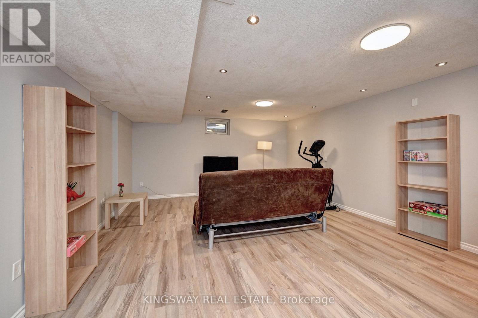 242 Doon Mills Drive, Kitchener, ON - Indoor