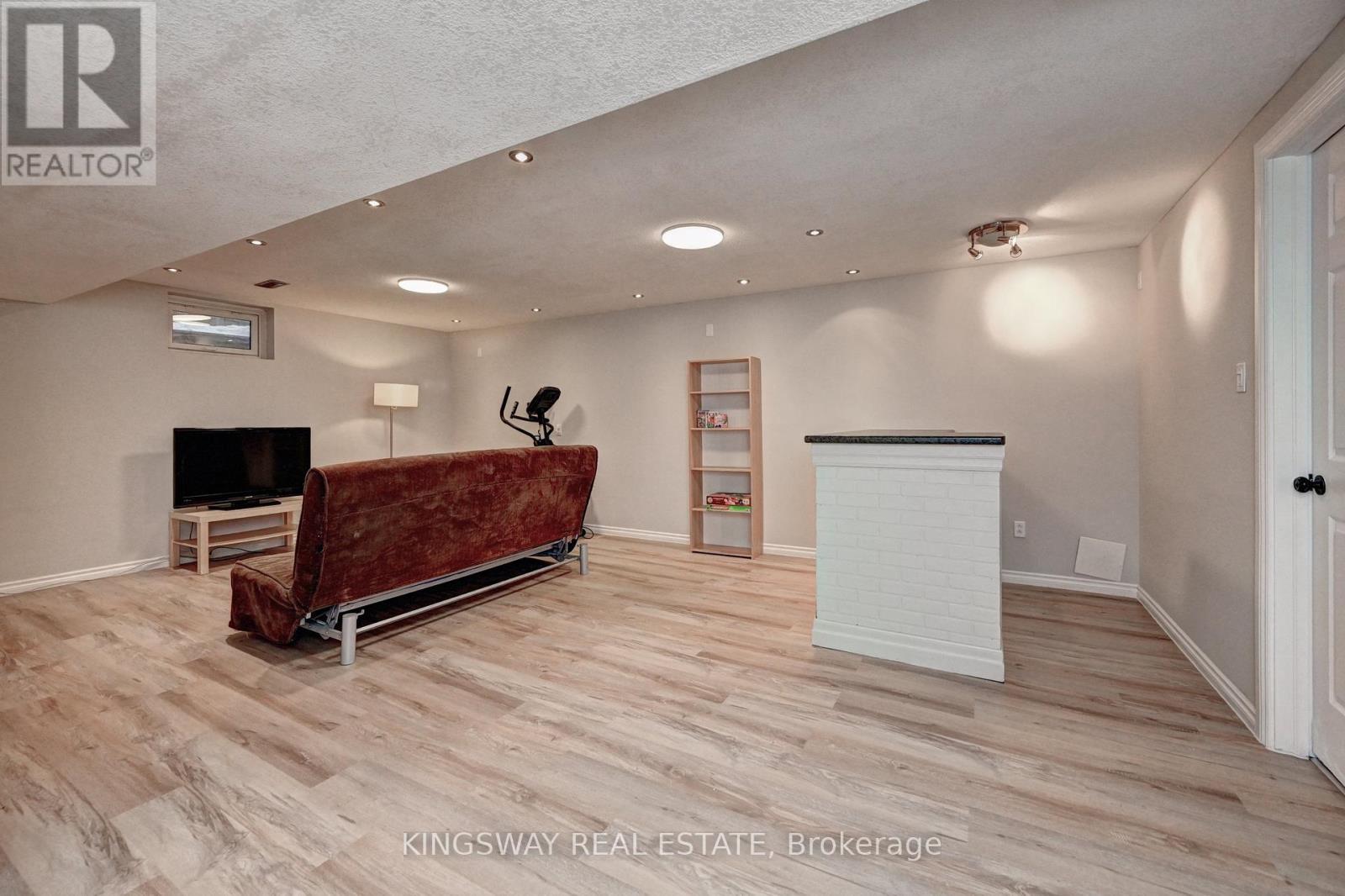 242 Doon Mills Drive, Kitchener, ON - Indoor