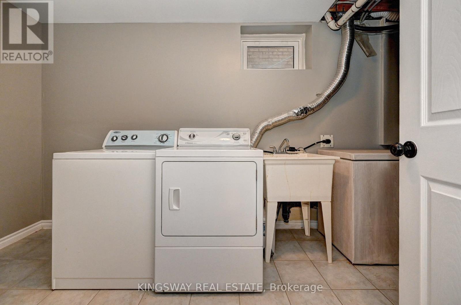 242 Doon Mills Drive, Kitchener, ON - Indoor Photo Showing Laundry Room