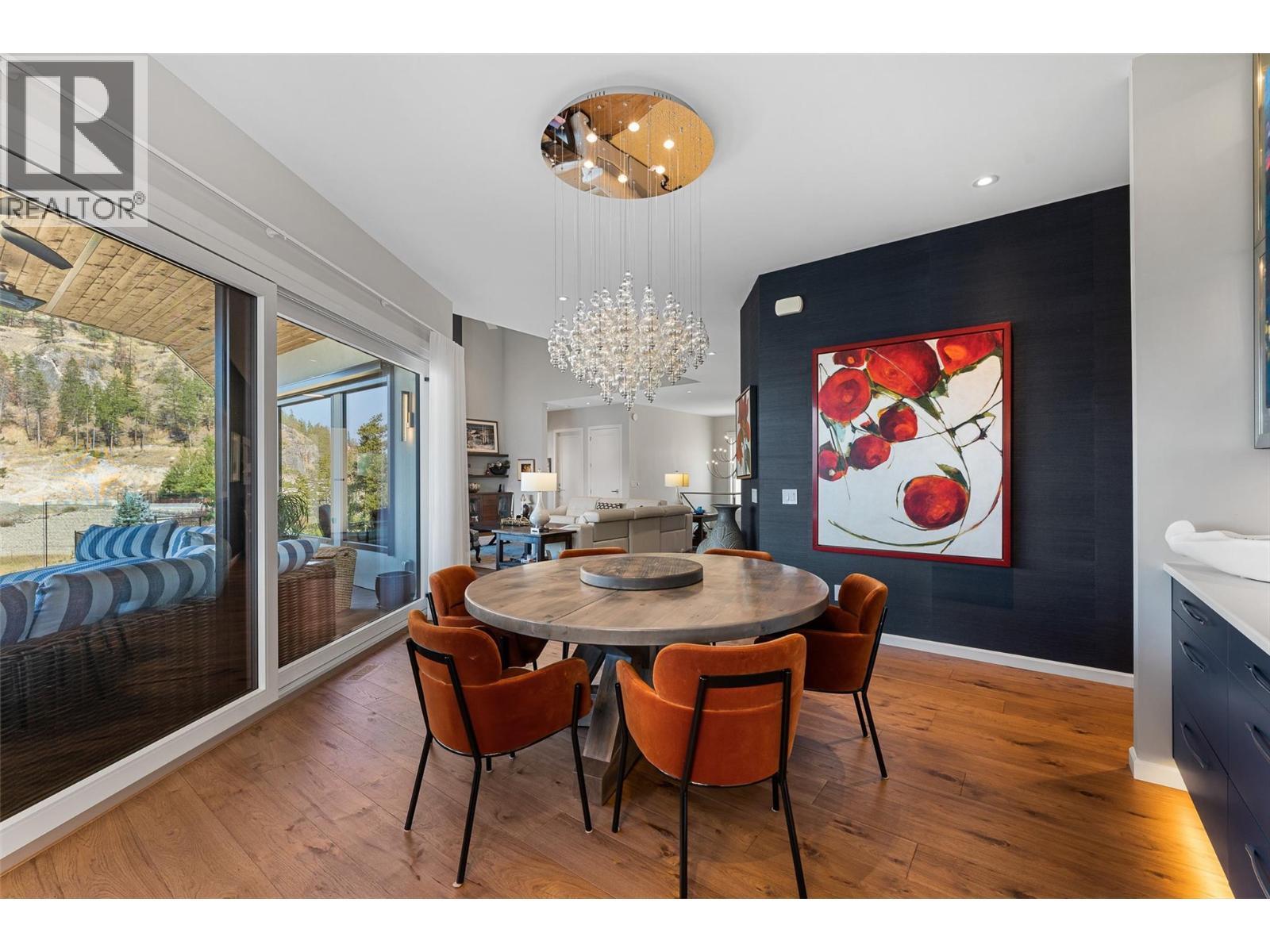 604 Clifton Road N, Kelowna, BC - Indoor Photo Showing Dining Room