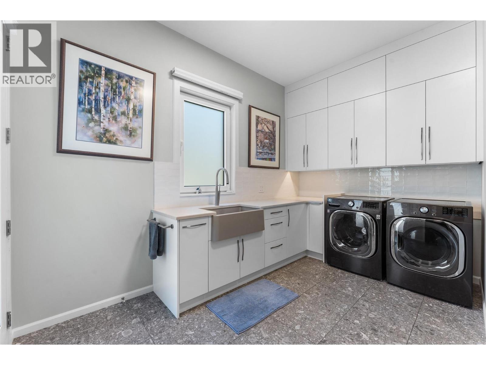 604 Clifton Road N, Kelowna, BC - Indoor Photo Showing Laundry Room