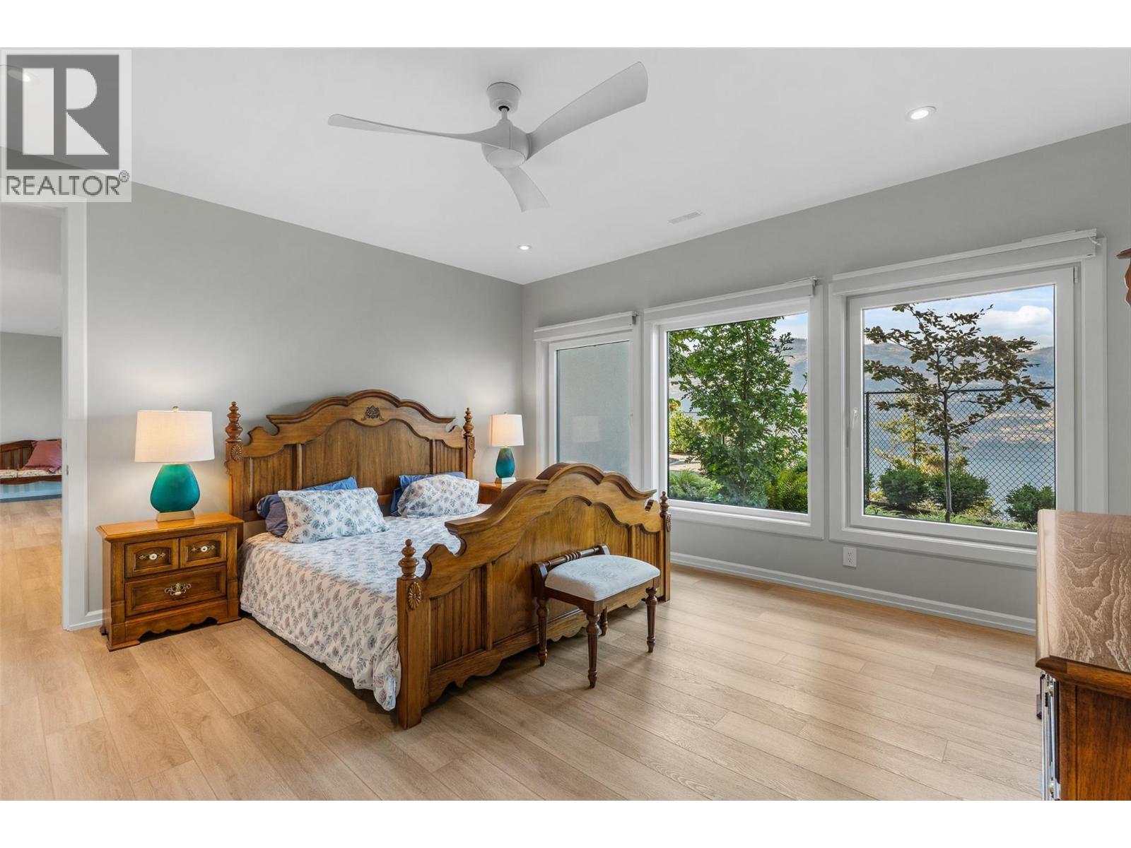 604 Clifton Road N, Kelowna, BC - Indoor Photo Showing Bedroom