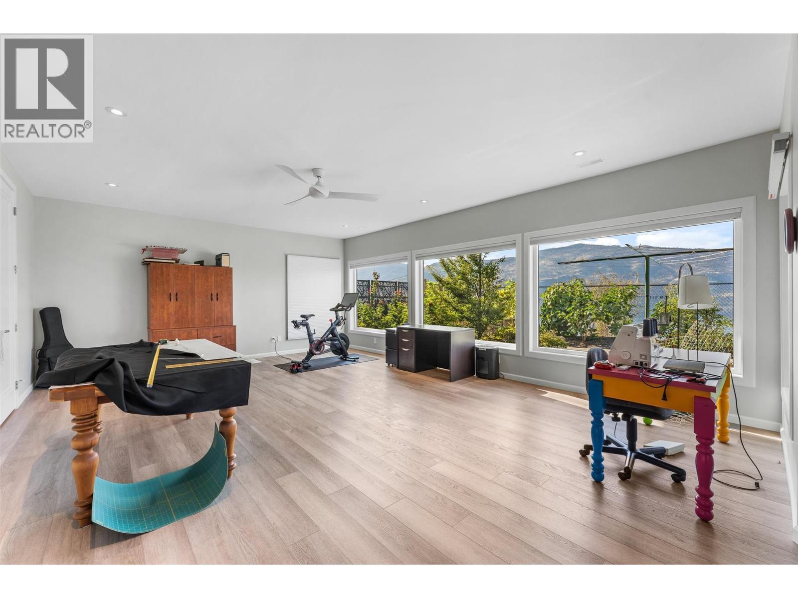 604 Clifton Road N, Kelowna, BC - Indoor