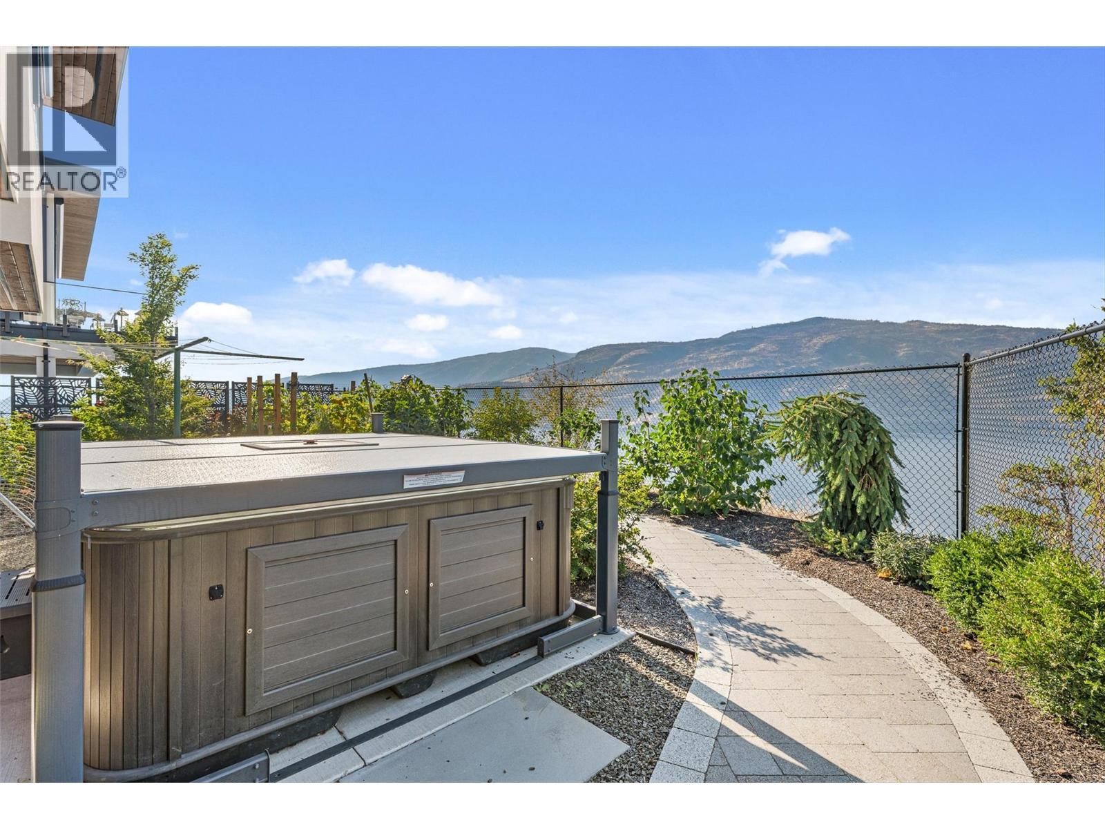 604 Clifton Road N, Kelowna, BC - Outdoor With Body Of Water