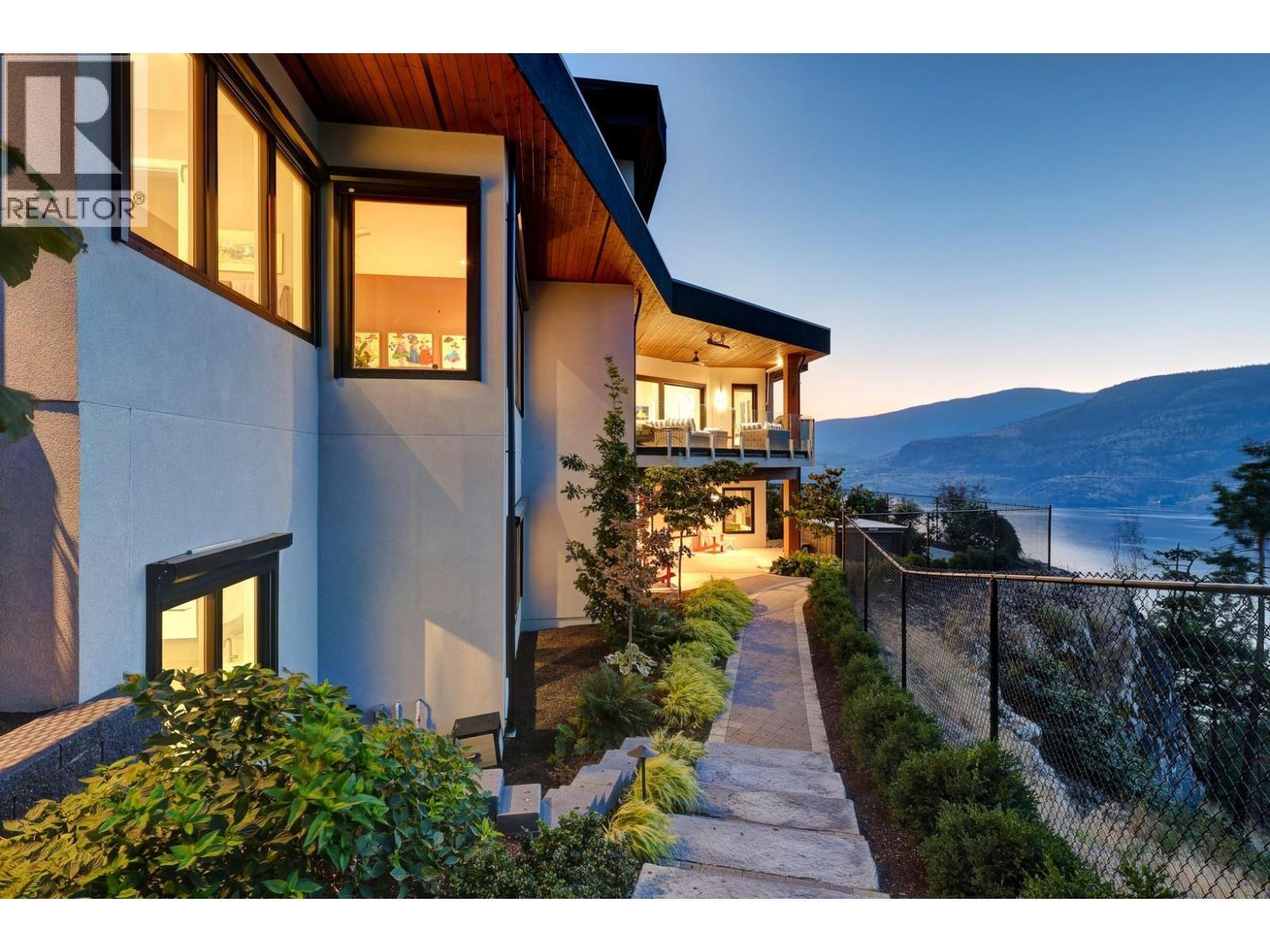 604 Clifton Road N, Kelowna, BC - Outdoor With Exterior